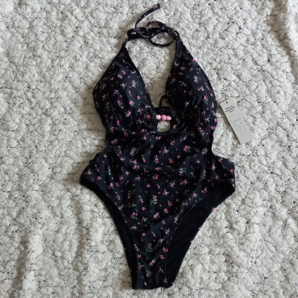 No Boundaries Black Floral One-Piece Halter Swimsuit Size S 4-6